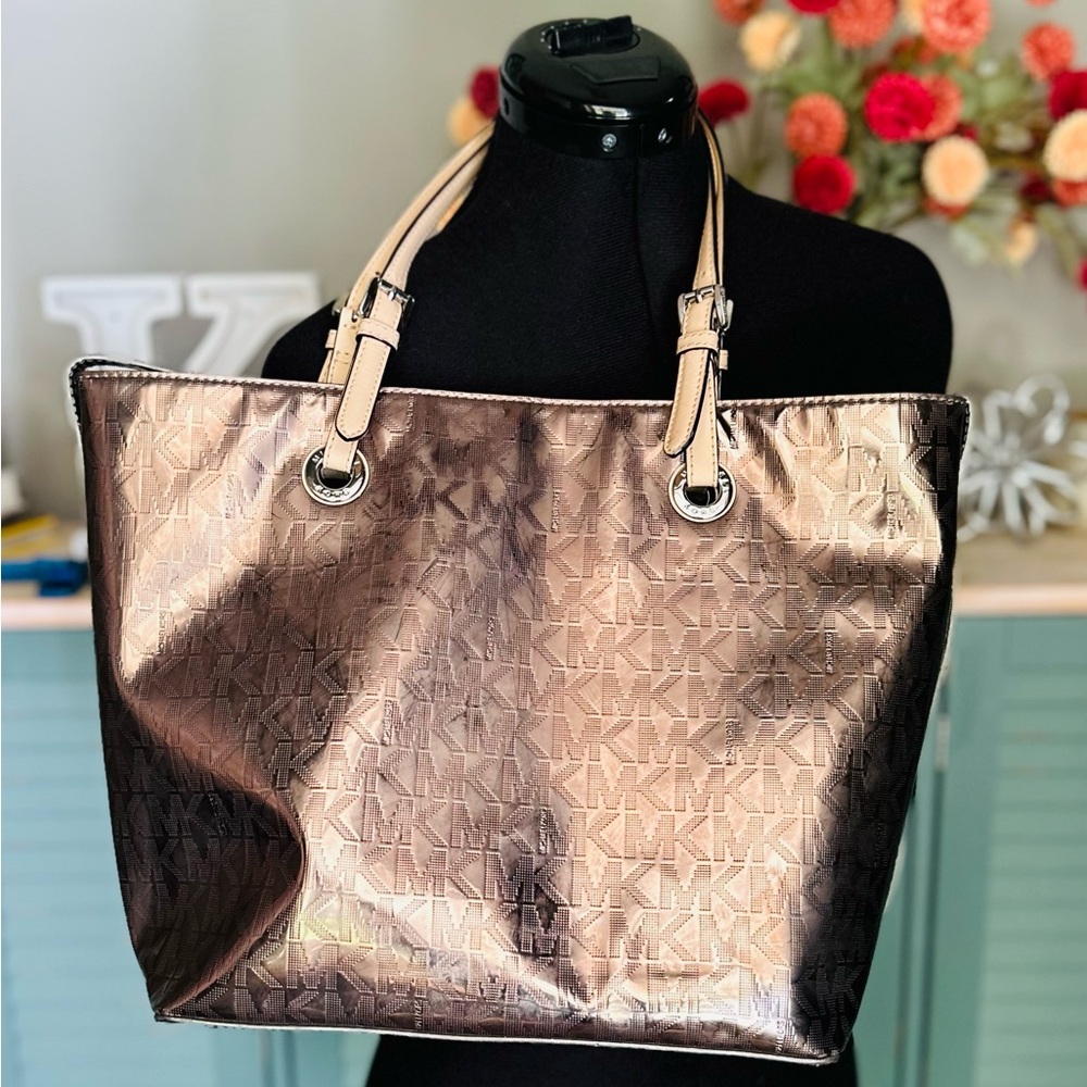 Authentic Michael Kors Jet Set Mirror Metallic pale gold leather tote.